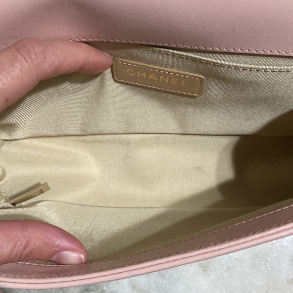 Chanel pink medium boy bag- matte gold chain - Picture 8 of 17